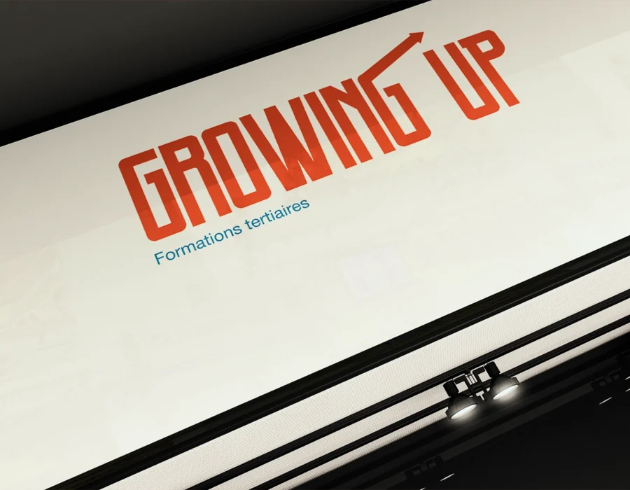 Présentation du logo Growing Up sur un mockup réaliste.